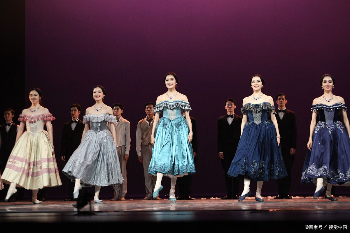 《茶花女》故事情节简介