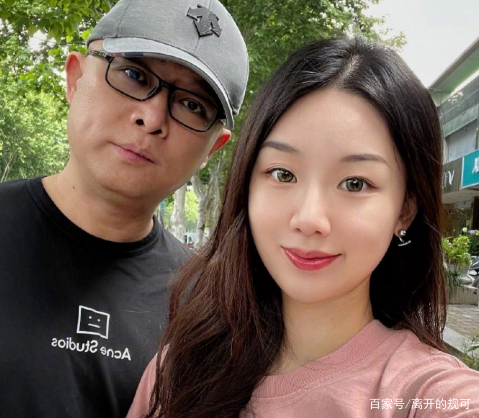 孟非晒女儿近照,女儿小V脸好精致,和郭麒麟有什么关系?