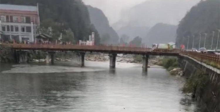 青山区女副县长外出旅行身亡一事，官方的回应是什么？