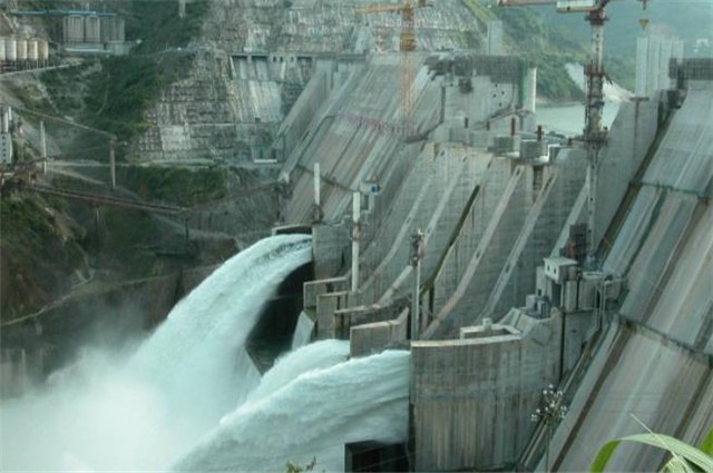 龙潭电站洪水漫坝，阻断96名受困人员的卧龙洪水险情有多“险”？