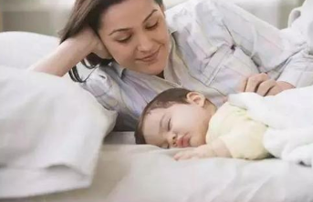 幼儿园小朋友睡觉自己哄自己,小朋友是怎么做的?