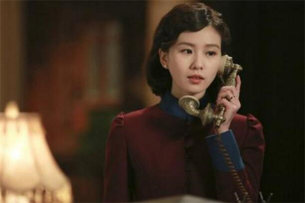 刘诗诗民国造型曝光,身穿蓝色长裙,她这个造型如何?