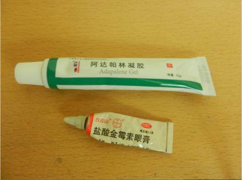 额头上长了很多密密麻麻的小疙瘩,怎样才能好呀?