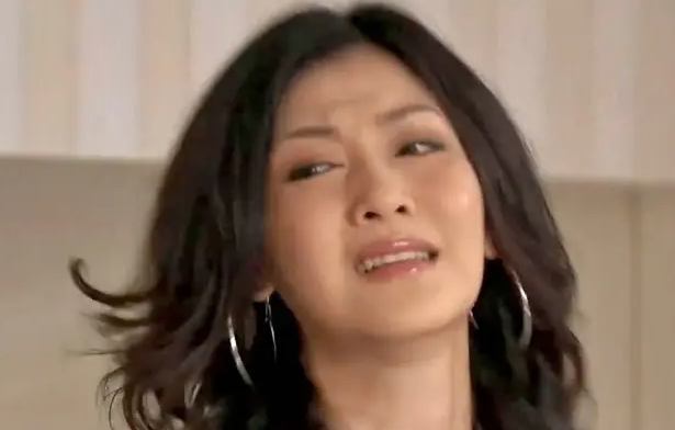 隔离中的李彩桦晒收到的蔬菜,上海的疫情如何?