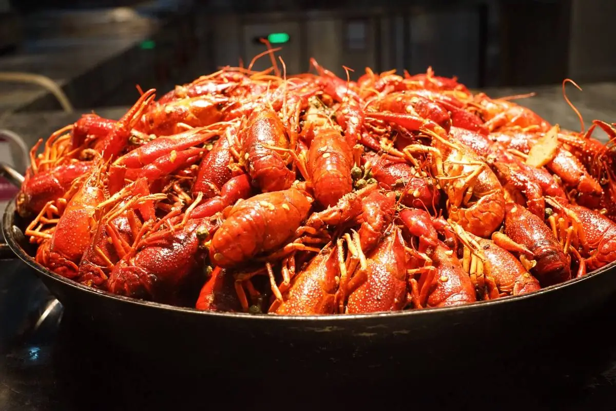 死亡了2小时以上的小龙虾,吃的话会不会中毒?