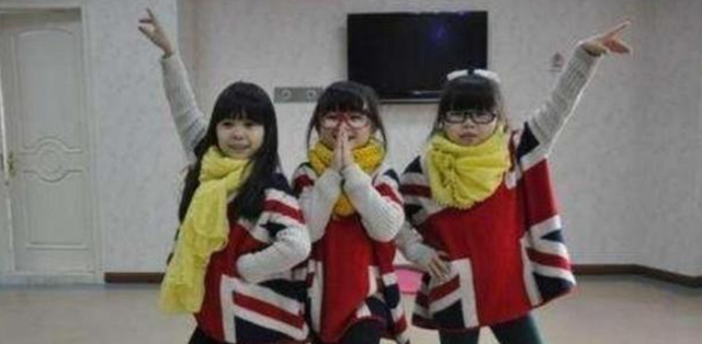 还记得红极一时的“袖珍三姐妹”嘛,集体整容引起轰动,她们现状如何?