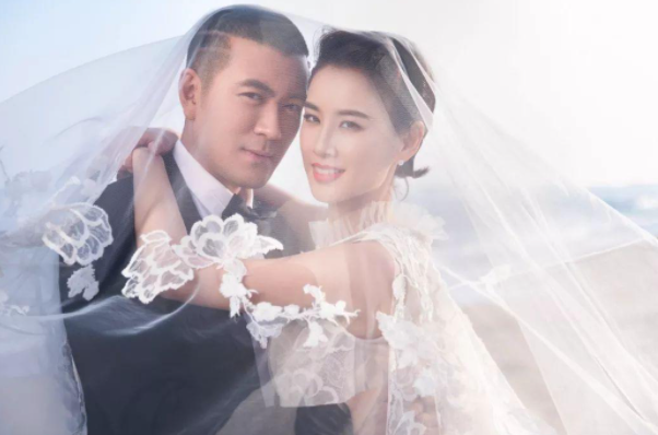 黄圣依杨子家族为奶奶换头像,她的家族为什么那么庞大?