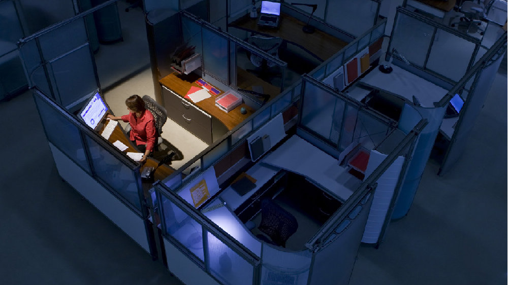 南昌职员因国庆节拒绝上班被开除,将公司告上法庭,法院最终是如何判的?