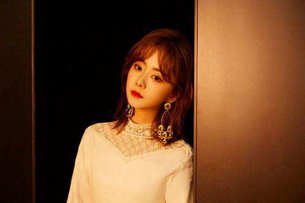 谭松韵妈妈是什么时候去世的,是因何去世的?