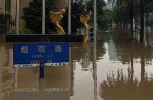 洪水涌入重庆喜来登酒店大堂,酒店采取了什么措施?