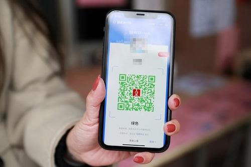 无锡火车站设置无健康码通道,这事你怎么看?