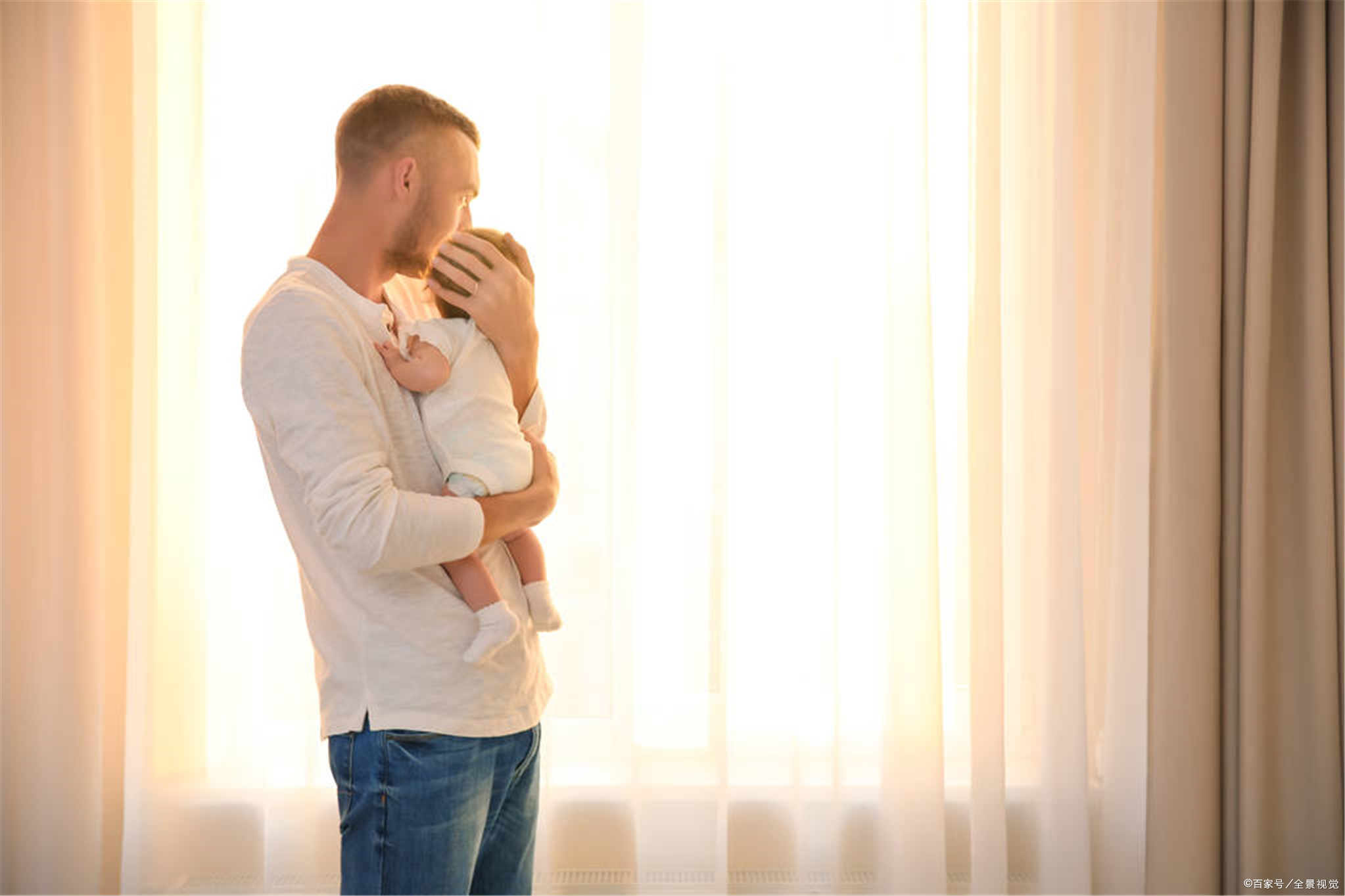 律师称华晨宇张碧晨未婚生子系违法,依据是什么?