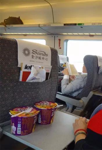 高铁吃泡面被怒怼是什么原因?