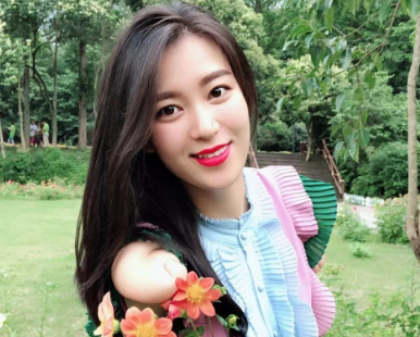 非诚勿扰:无臂女孩被男嘉宾牵手,台下却惨遭抛弃,如今她怎么样了?