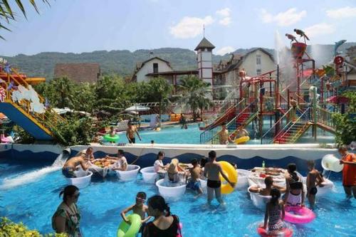 重庆游客坐冰桶里吃火锅是怎么回事?