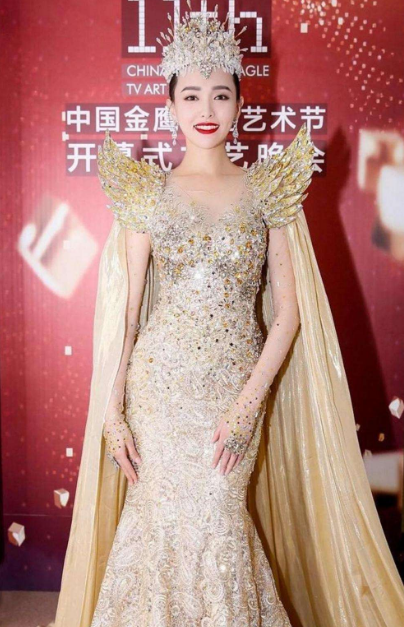 历届的金鹰女神中,谁的出场方式最特别?