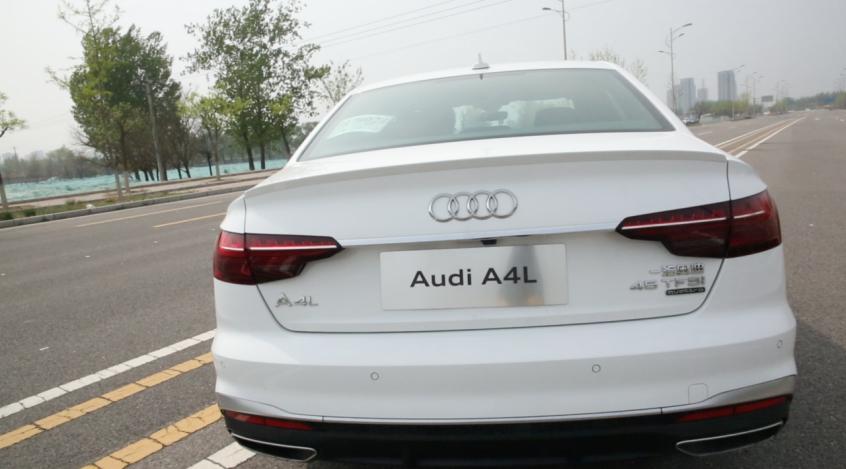 奥迪a4的首保时间和公里数是什么？