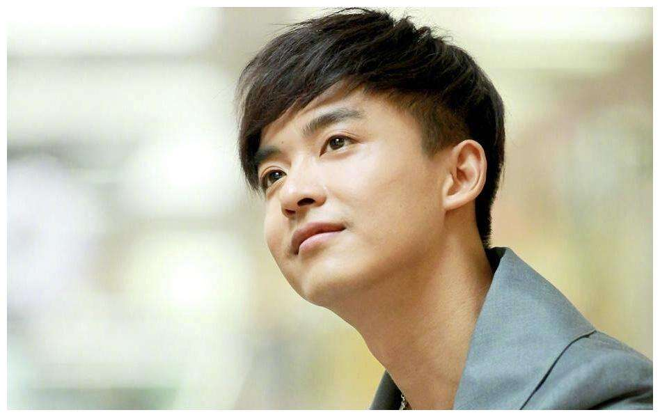 李佳航统一回应恶评: 你如何看待李佳航的回应?