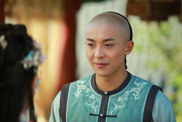 李佳航统一回应恶评: 你如何看待李佳航的回应?