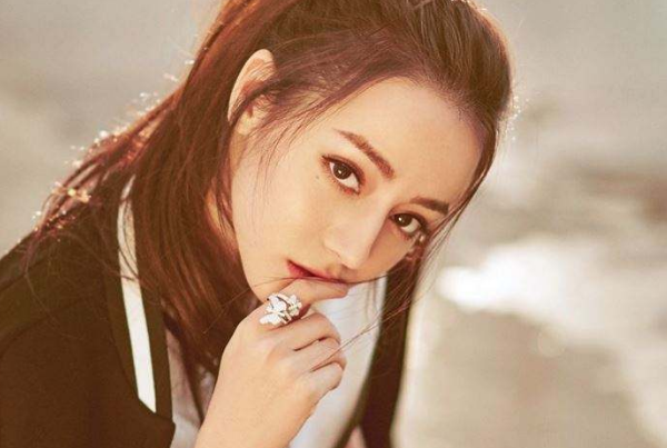 迪丽热巴获得金凤凰最佳新人奖,已经正式出道6年的她为何能拿新人奖?