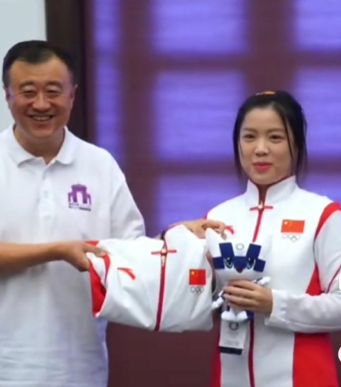 杨倩将奥运会领奖服赠予清华,杨倩为何要这么做?