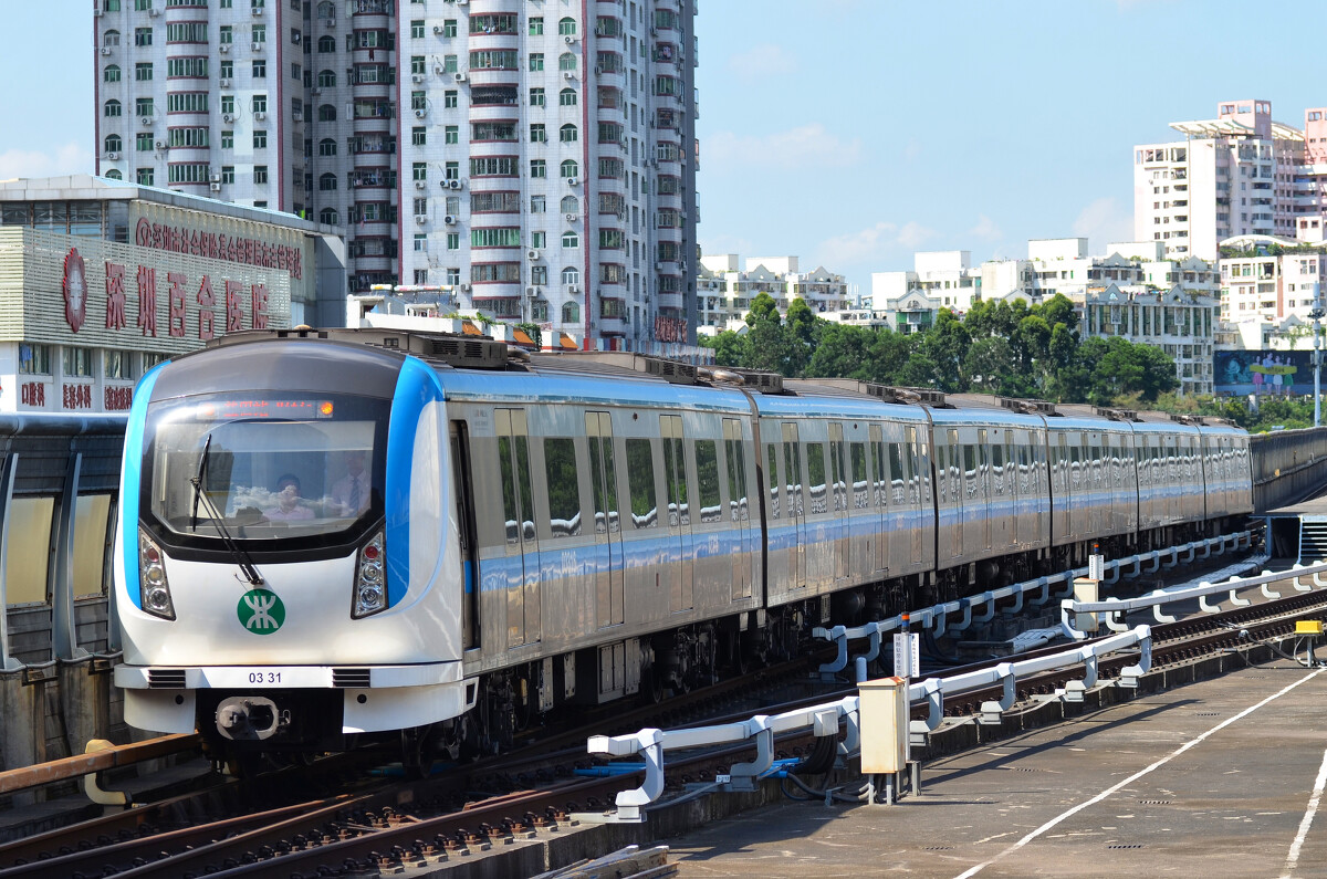 深圳地铁回应安全员闻女乘客头发,此事具体是什么情况?