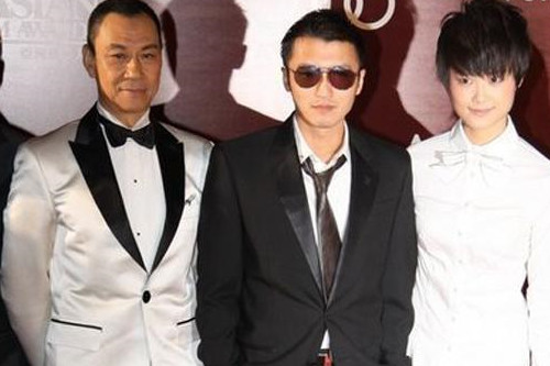 李宇春送吉他给谢霆锋,他们之间关系是怎样的?