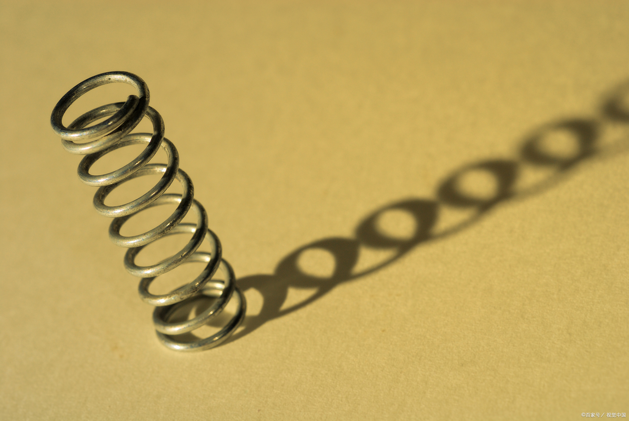 哪个小伙伴知道弹簧是如何制成的呢?