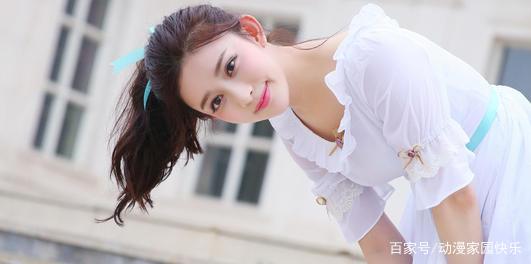 工作需要经常和女同事出差,该怎样保证两人的距离?