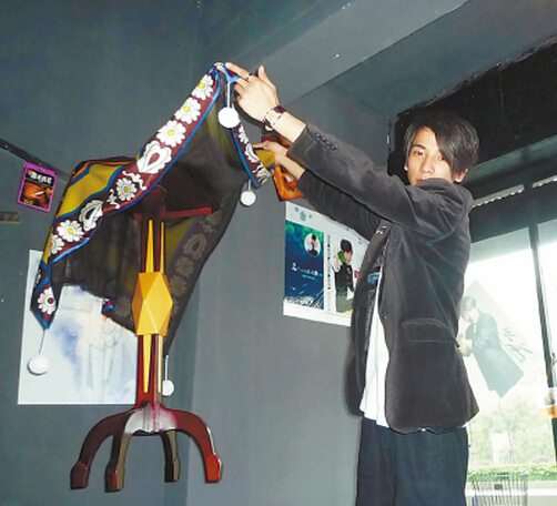 魔术把那桌子飞起来是怎么做到的