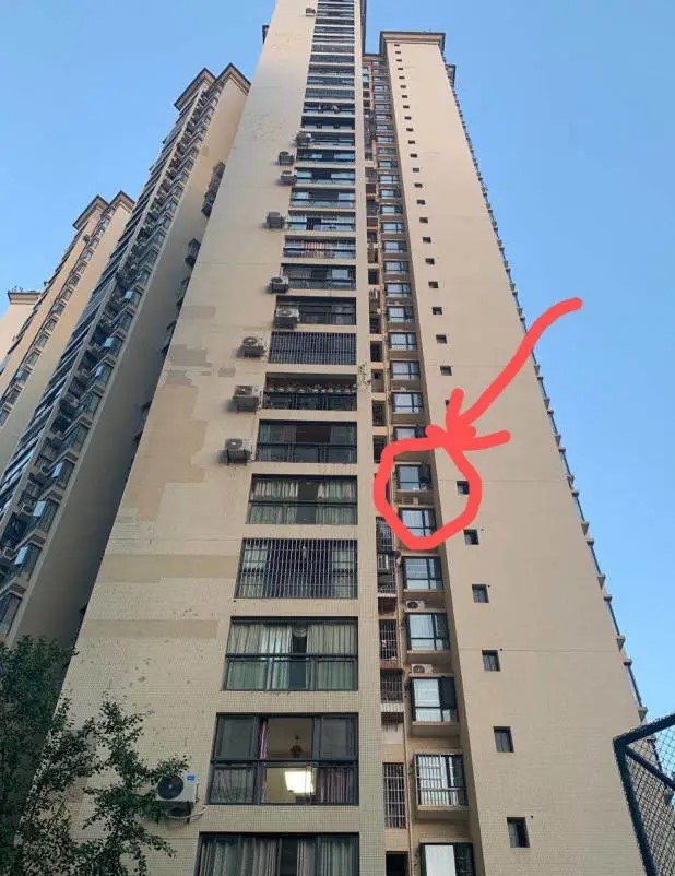 四川一小区绿化带发现男尸床上非常凌乱?死前经历了什么?