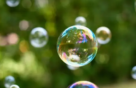 用洗洁精给小朋友做泡泡水，加点什么泡泡不容易破？