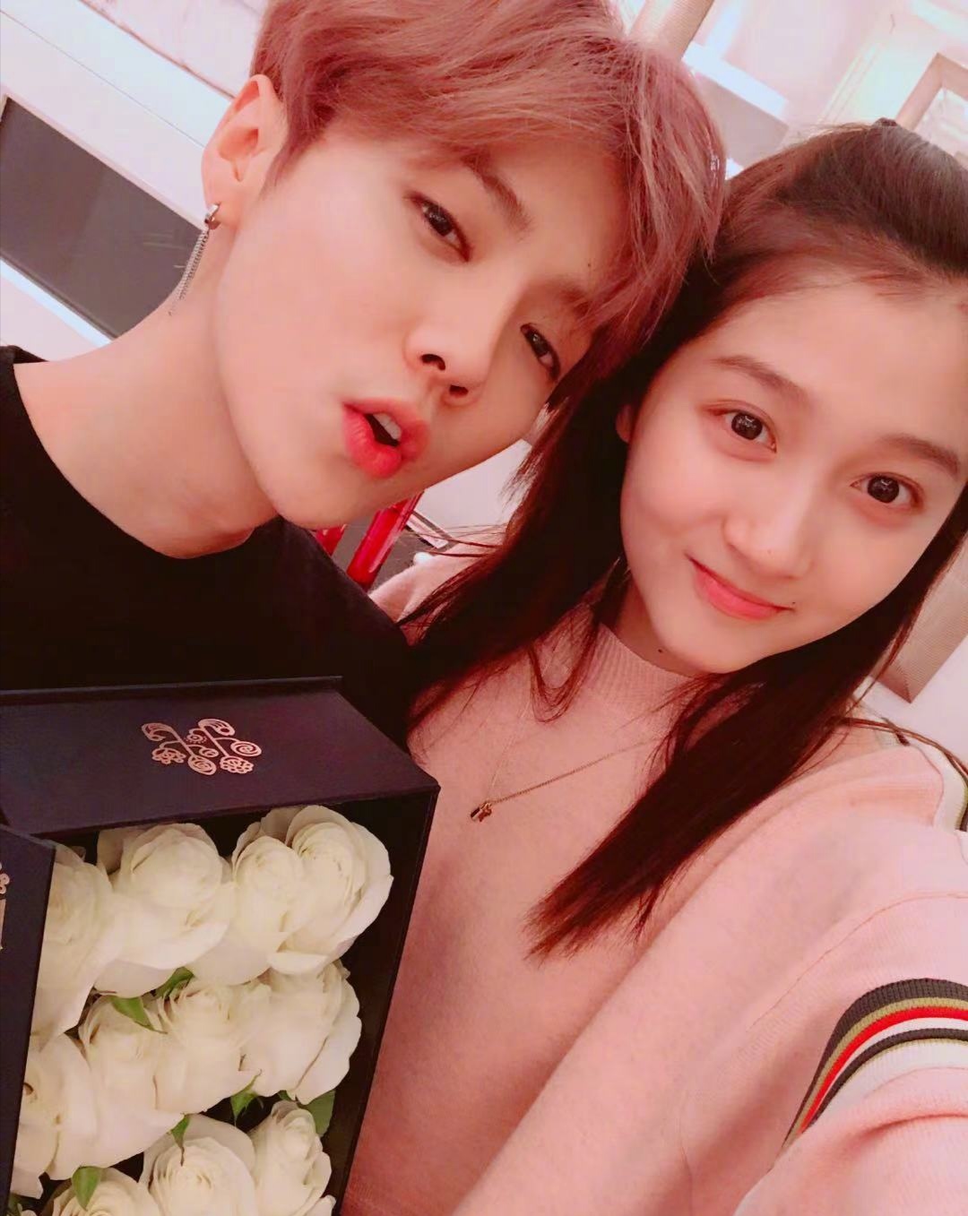 鹿晗31岁生日关晓彤没发祝福,这是为什么?