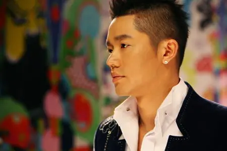 有媒体报道，曾毅在内蒙古录节目左腿骨折，是否会影响到他接下来的工作？