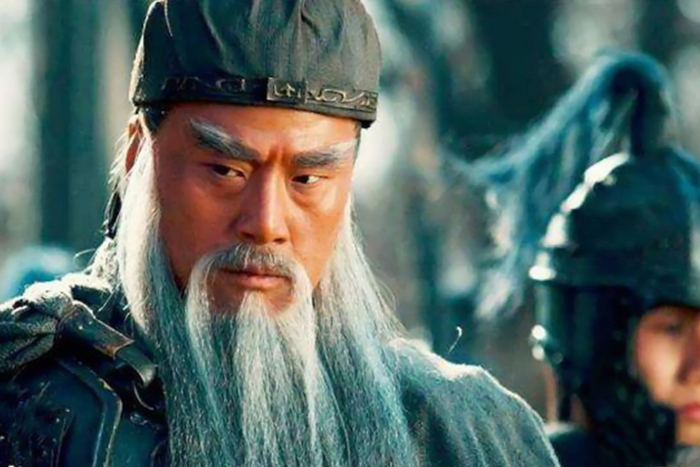 张辽白狼山斩蹋顿,关羽官渡之战刺颜良于马下,谁更厉害?