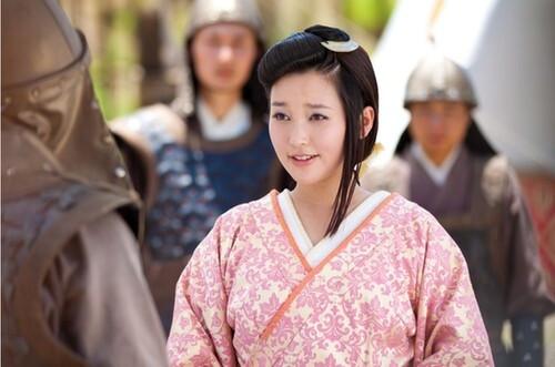 王的女人戚喜冰的孩子是谁的