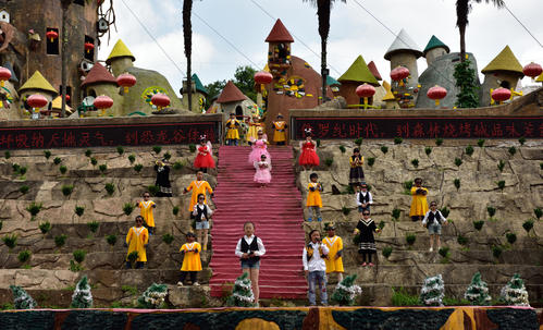 63个袖珍人在景区表演谋生，袖珍人就业有多难？