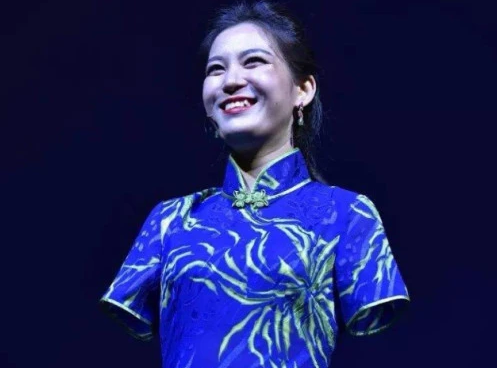 非诚勿扰:无臂女孩被男嘉宾牵手,台下却惨遭抛弃,如今她怎么样了?