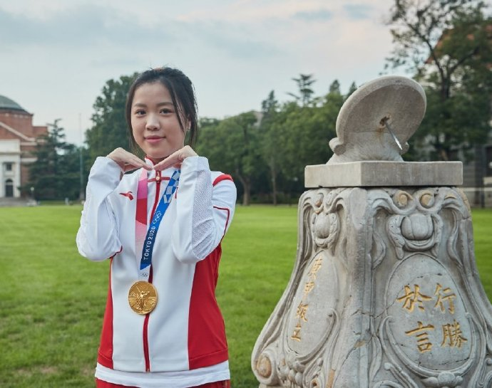 杨倩将奥运会领奖服赠予清华，杨倩为何要这么做？