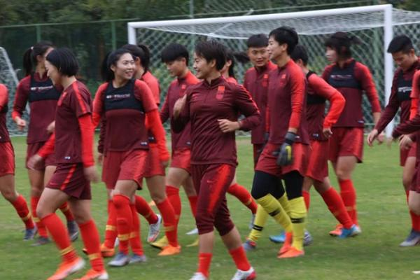 中国女足逆风翻盘太热血了,中国姑娘身上有着怎样的精神?