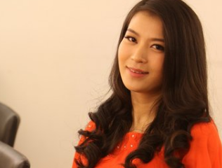 非诚勿扰:无臂女孩被男嘉宾牵手,台下却惨遭抛弃,如今她怎么样了?