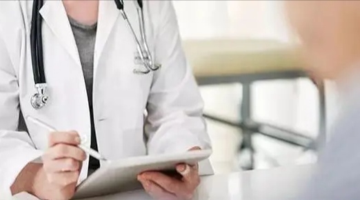 广东省广州市一医生醉酒后给自己配药扎针,医生的这种行为可取吗?