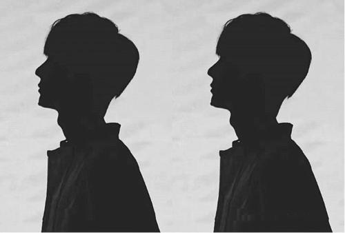 男子用苹果咬出20多位明星剪影，他是如何做到的？