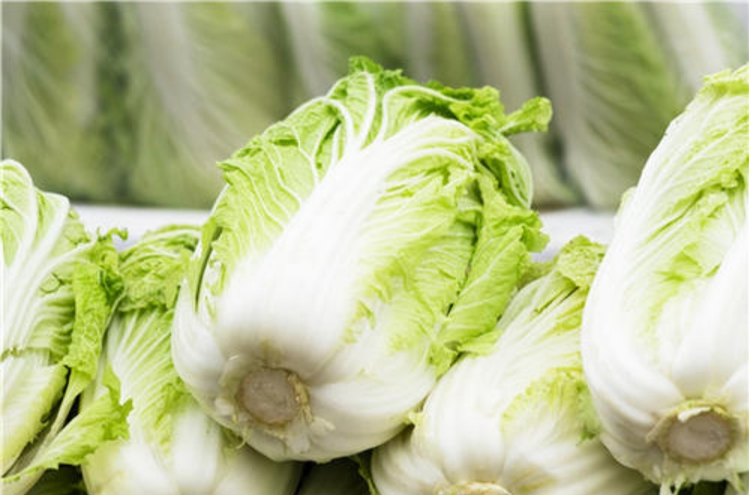 37岁的毕业大学生回家继承父辈菜摊年入百万,他能成功的主要原因是什么?