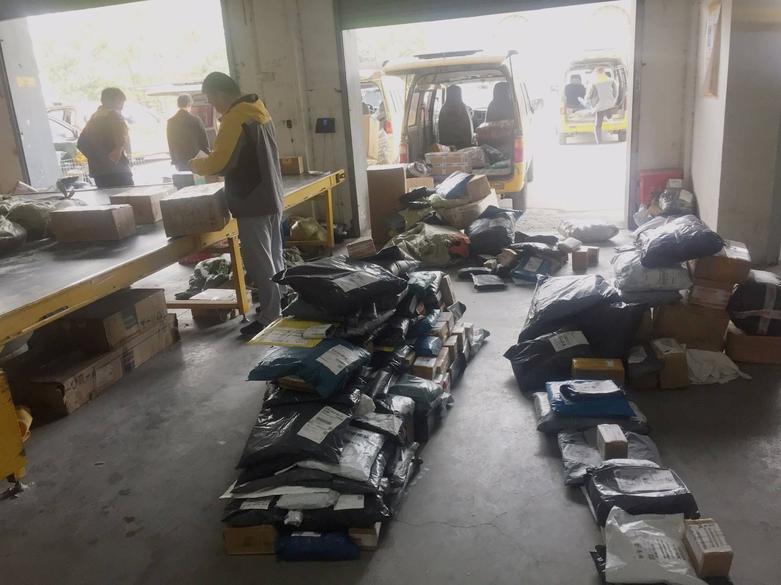 男子工作29天欠公司4000多元,他是怎样欠下的?