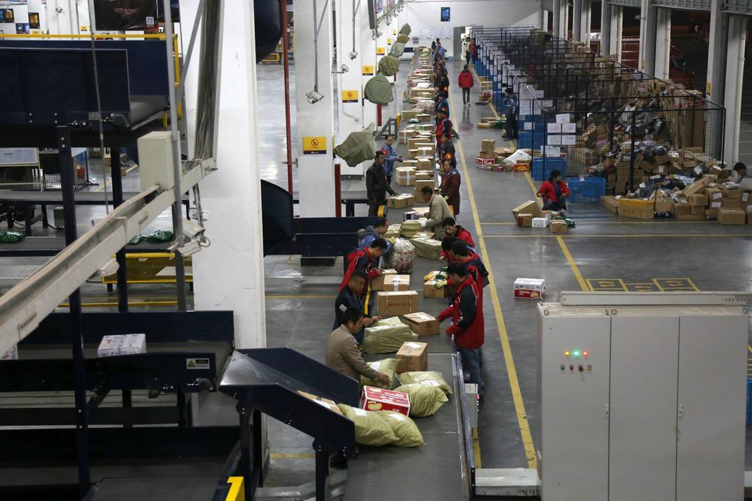 男子工作29天欠公司4000多元，他是怎样欠下的？