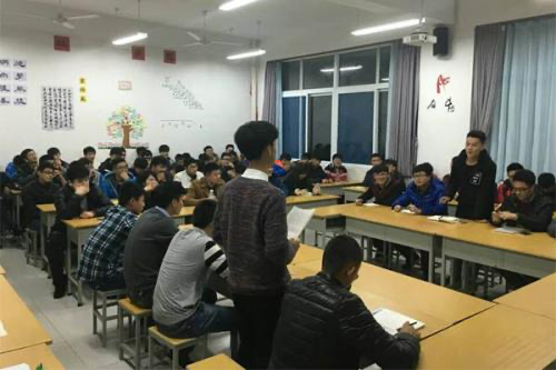 近日,全班为考一百分的同学欢呼一事引热议,你对这些孩子们有何评价?