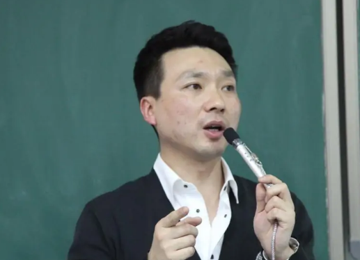 2021年新闻联播主持人有哪些?