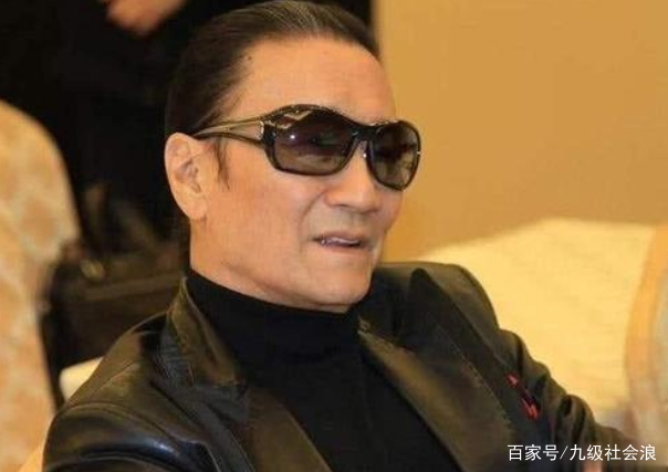 张柏芝爆出四胎，谢贤公开与儿媳三子的关系，谢霆锋沦为工具人，怎么看？