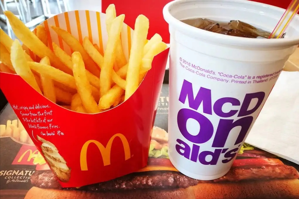 关于麦当劳因香草冰激凌不含香草被起诉这件事，你有何看法？